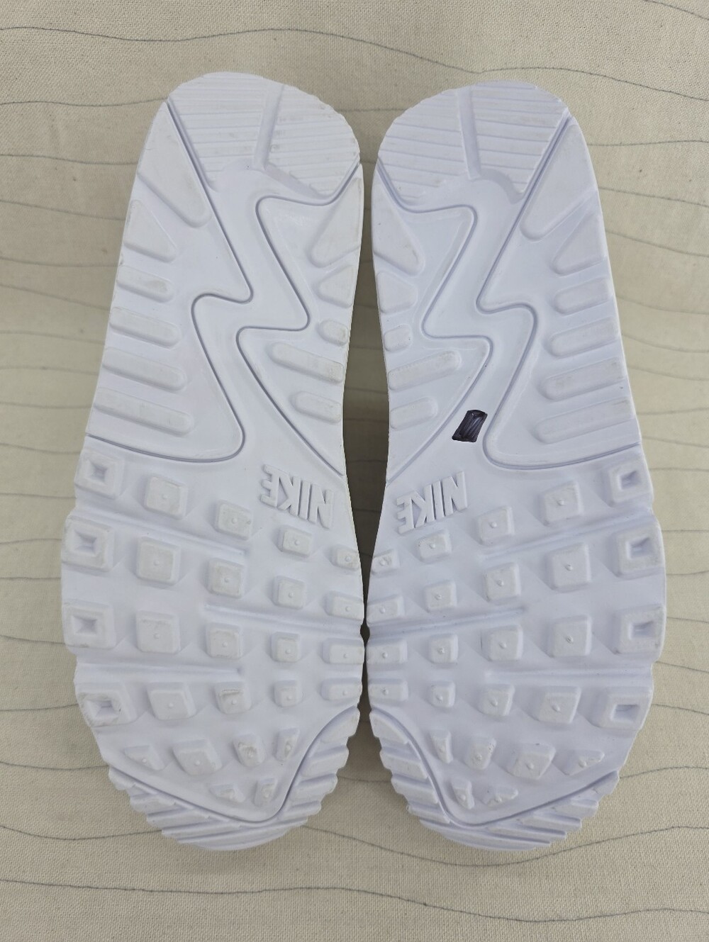 Nike Womens Air Max 90 White Black Retro Sneakers Shoes DH8010-101 Size 8.5 - Picture 11 of 13